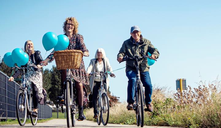 Fief-redactieleden op de fiets.