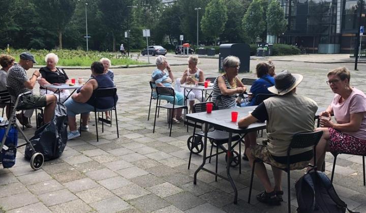 Prettig Wonen bewoners ontmoeten elkaar tijdens de koffieochtenden.